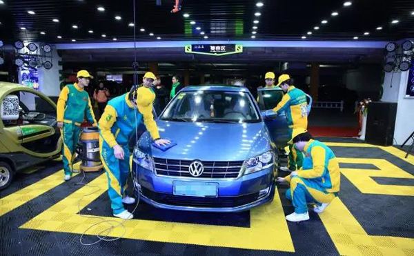 想學(xué)汽車運(yùn)用與維修專業(yè)？就選邢臺(tái)汽修服裝學(xué)校！
